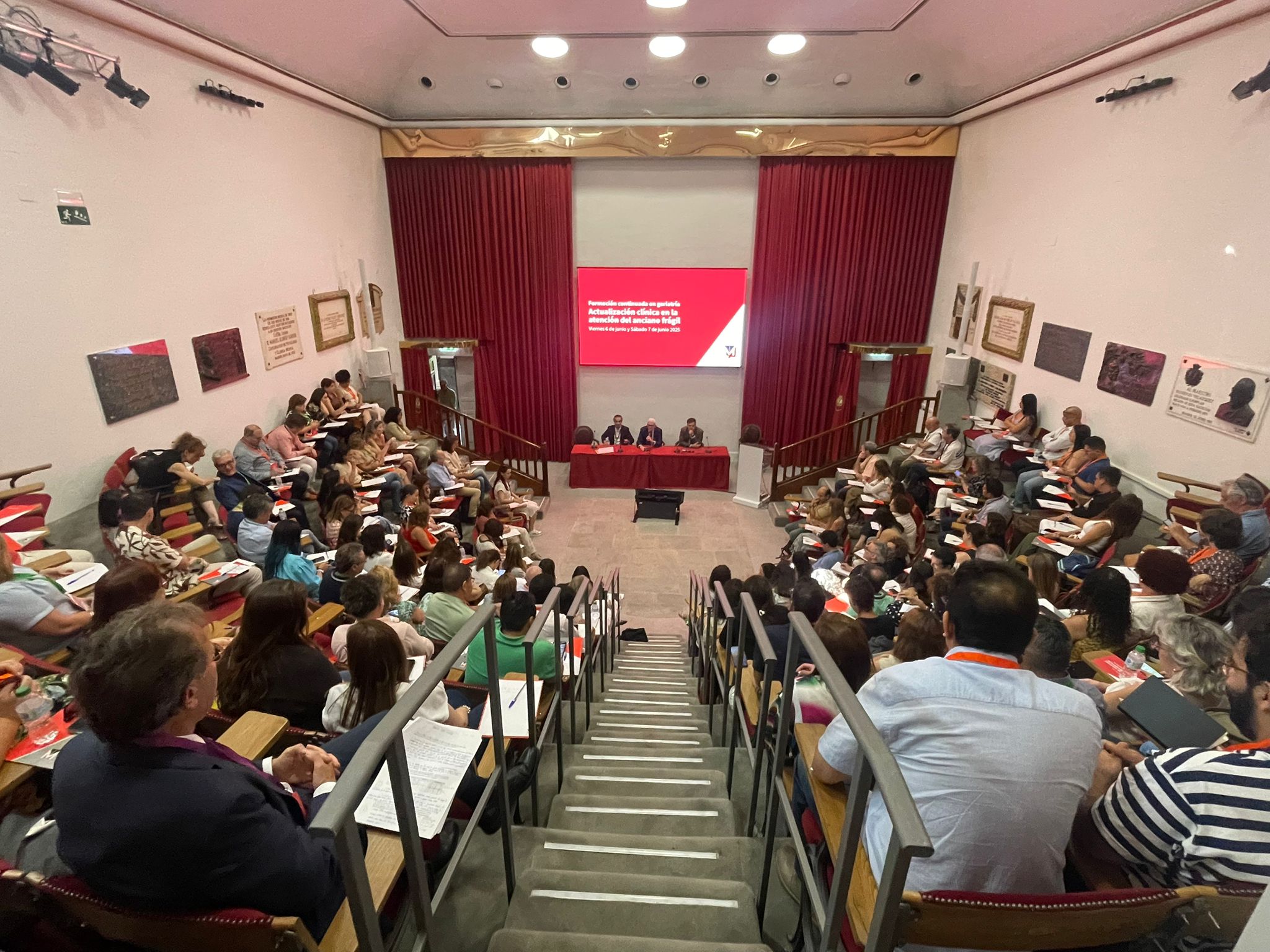 Profesionales de la salud reclaman más geriatras y su integración en todos los hospitales