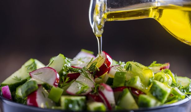El AOVE en crudo presenta numerosos beneficios para el cuerpo