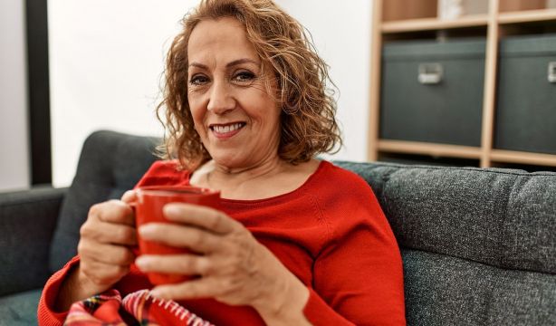 ¿Té o café? cuál puede debilitar tus huesos y cuándo debes dejar de tomarlo