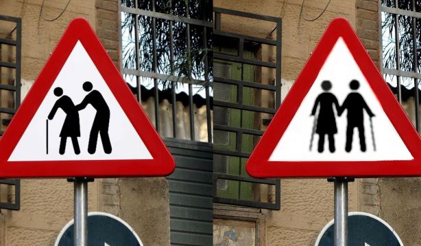 El Gobierno modifica a medias la señal edadista de la DGT