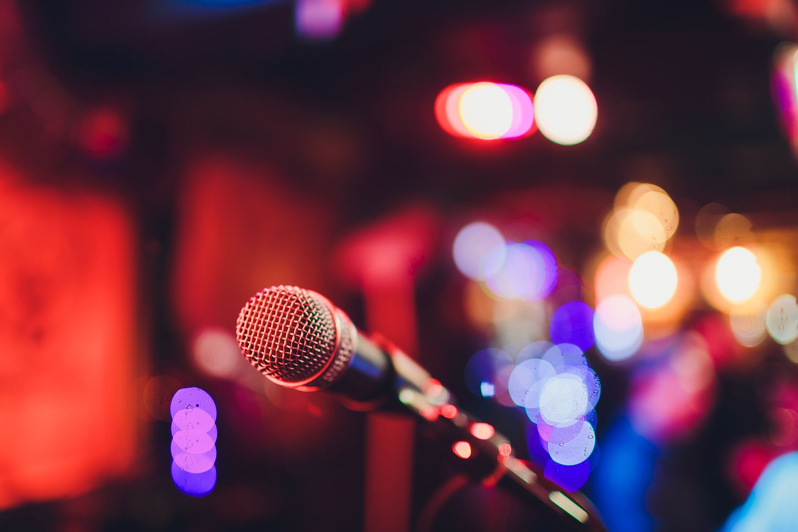 Karaokes en Madrid donde los mayores podrán demostrar sus dotes con el micrófono (góspel)