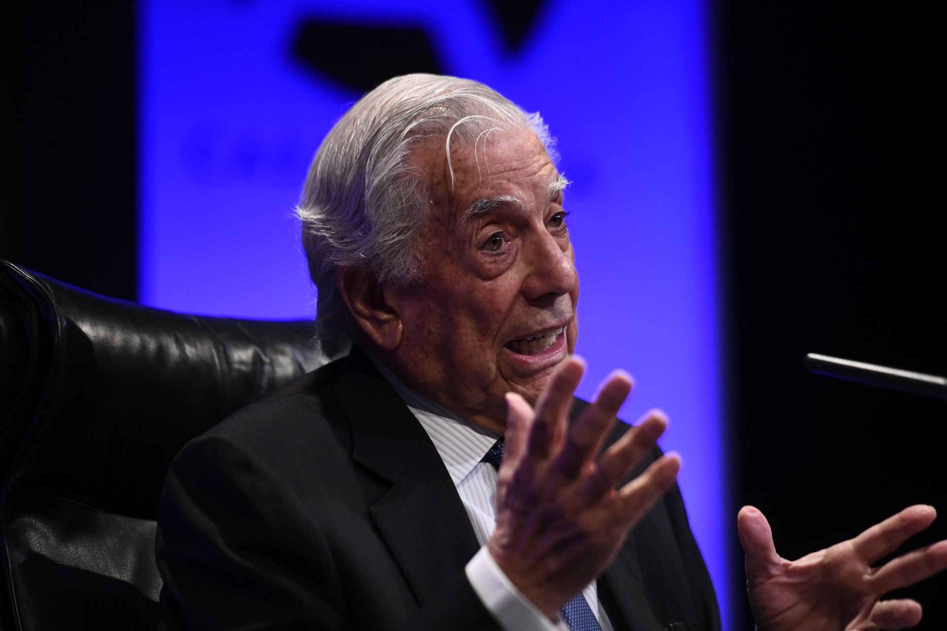 Vargas Llosa publica 'Tiempos recios': "Un país no se jode en un día"