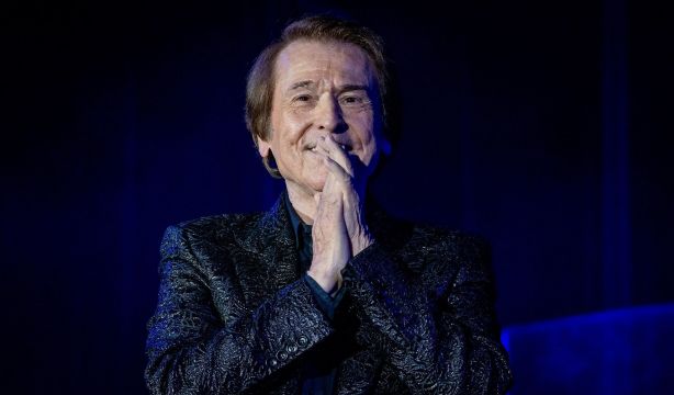 Raphael vuelve este domingo a los escenarios tras superar sus problemas de salud