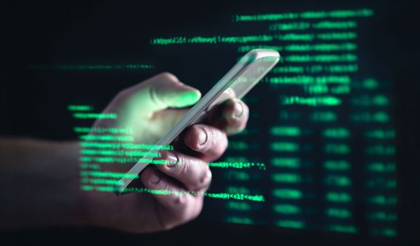 INCIBE alerta del bulo en WhatsApp sobre subida de pensiones que buscar estafar a personas mayores