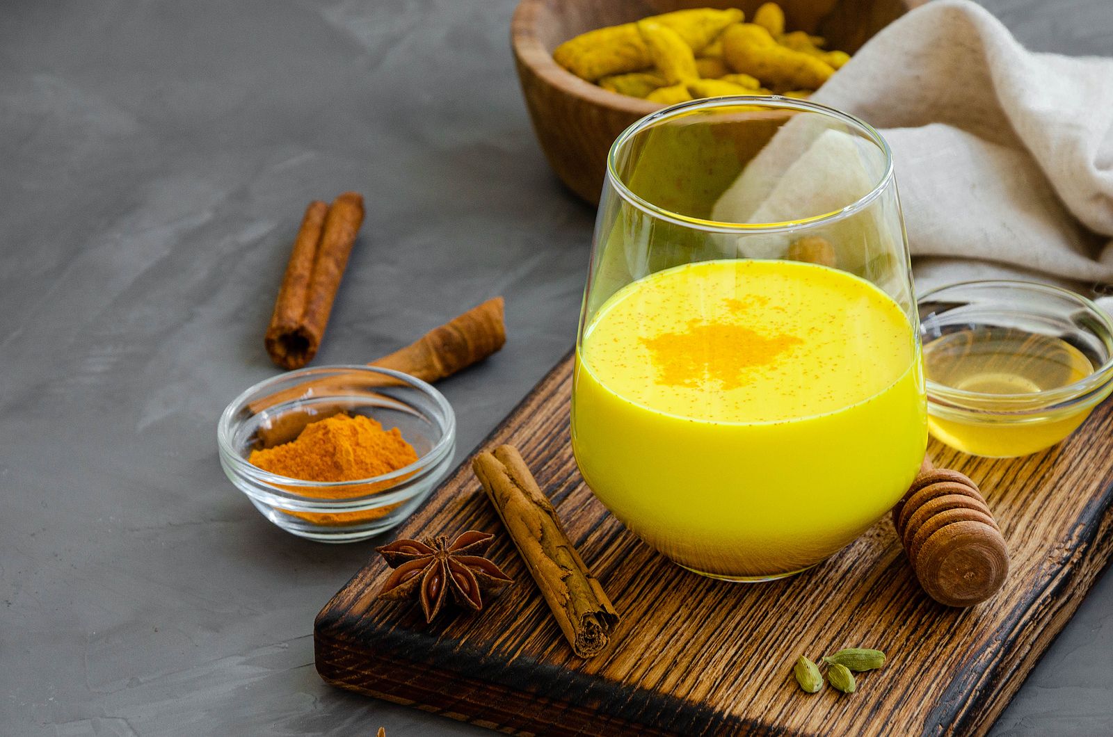 ¿Qué es la leche dorada? Conoce todos los beneficios que tiene para la salud