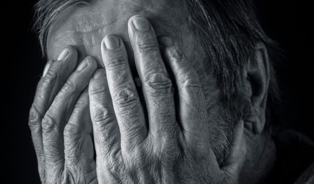 Los mayores exigen visibilizar el maltrato que no deja huella: "Infantilizar también es violencia"