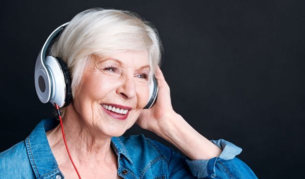 ¿Usas auriculares? Qué volumen es el adecuado para no acabar sordos