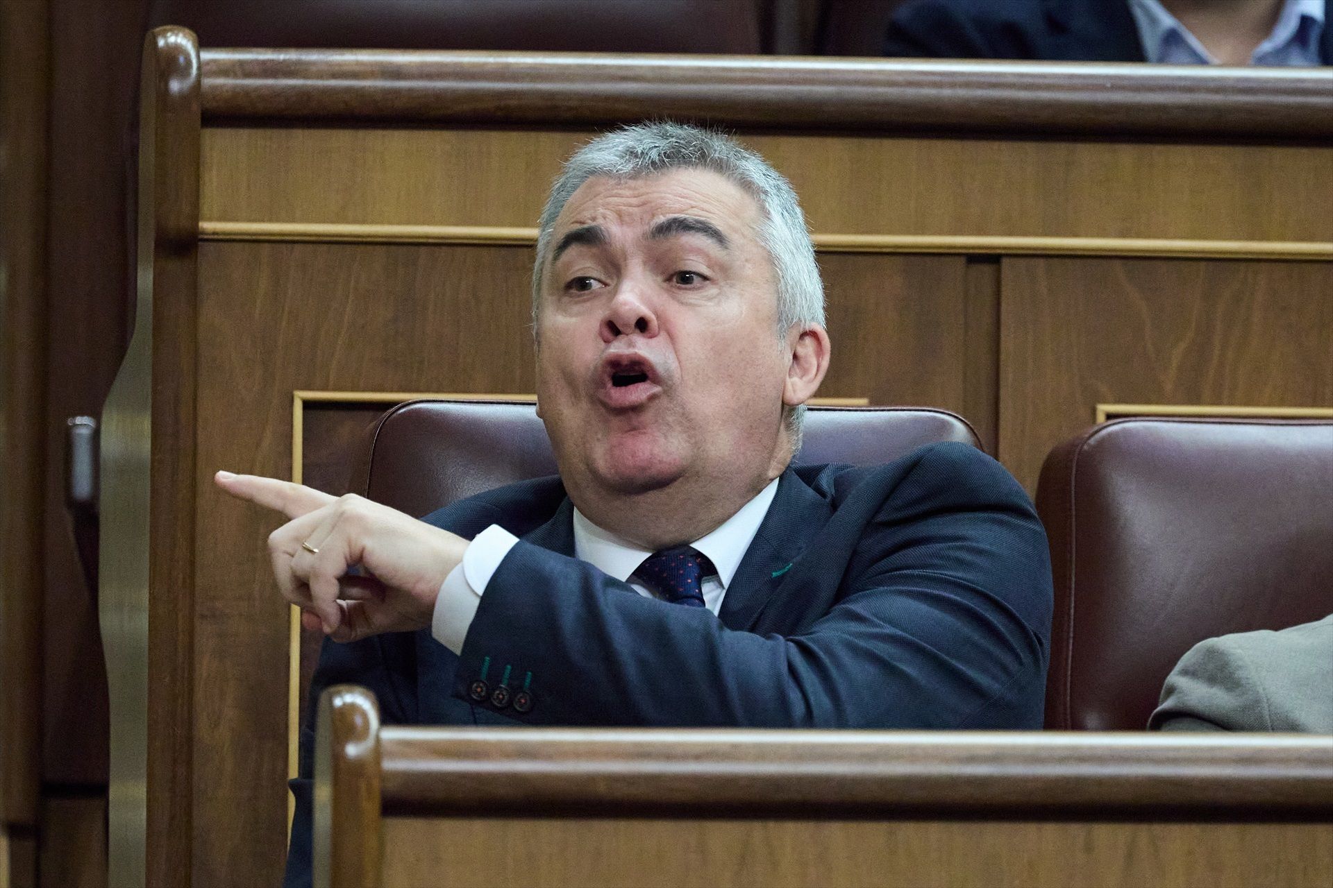 Santos Cerdán dimite de todos sus cargos en el PSOE y deja el acta de diputado