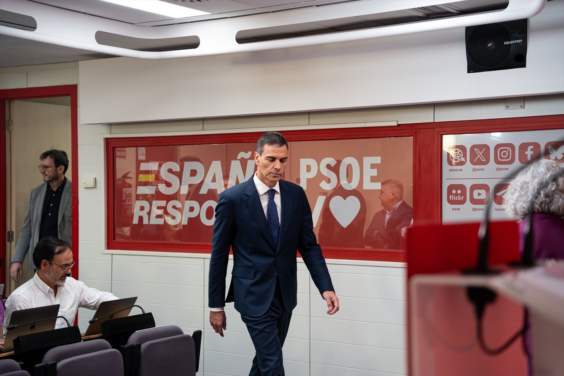 Sánchez pide perdón a los ciudadanos, pero descarta un adelanto electoral