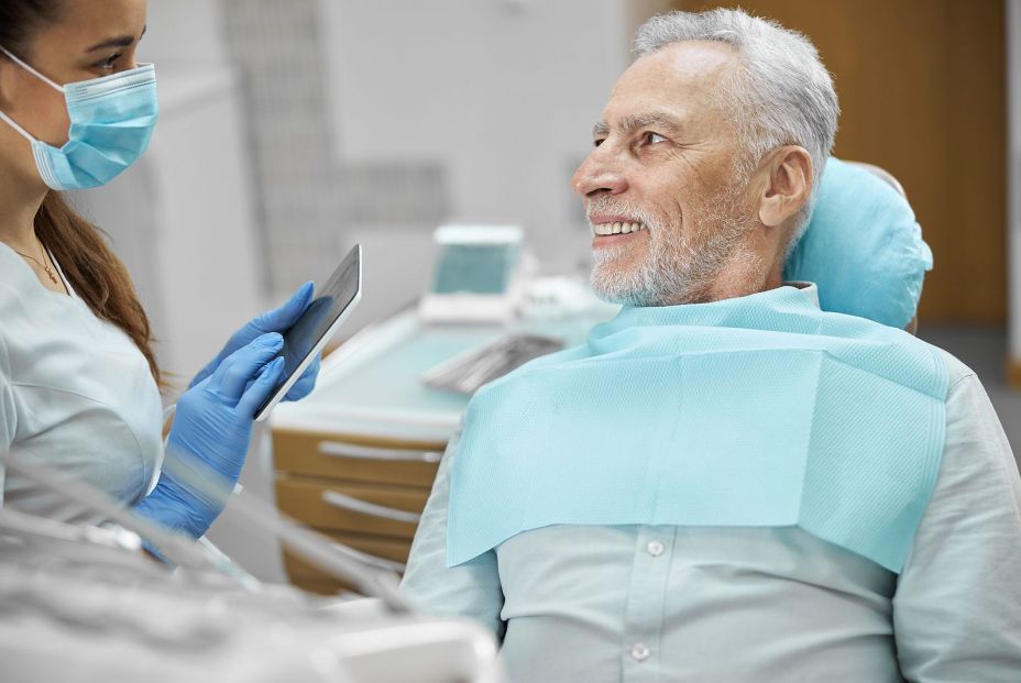 ¿Cuánto costaría ampliar cobertura bucodental a todos los mayores? "Es un gasto asumible"