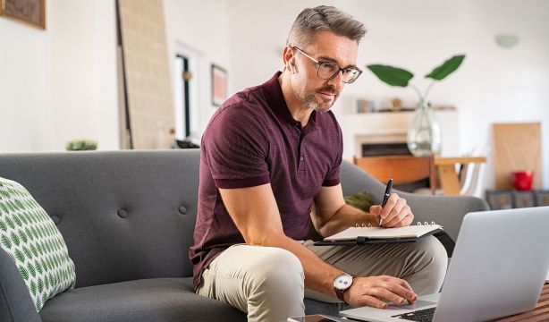 Tres ciudades españolas, entre los mejores destinos del mundo para teletrabajar