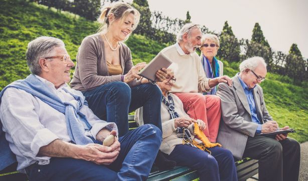 Bilbao busca mayores de 60 años para hacer la ciudad más amigable, accesible e inclusiva