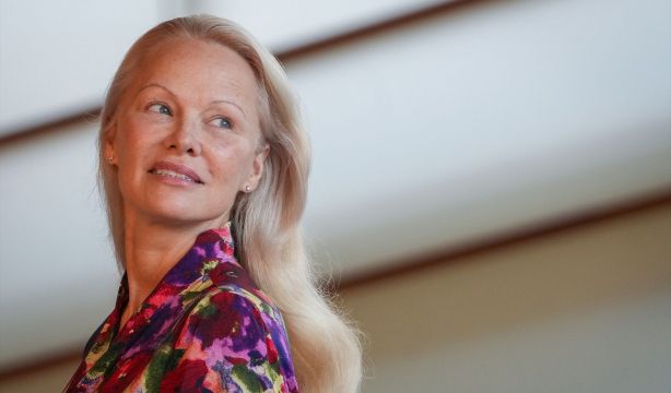 Pamela Anderson: "Es fácil que te encasillen, pero no puedes ser definido por lo que otros te dicen"