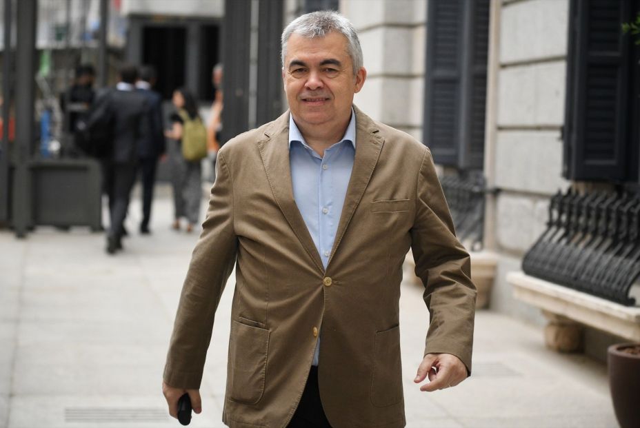 Santos Cerdán renuncia al escaño tras aparecer en el 'caso Koldo' Santos Cerdán renuncia al escaño tras aparecer en el 'caso Koldo'