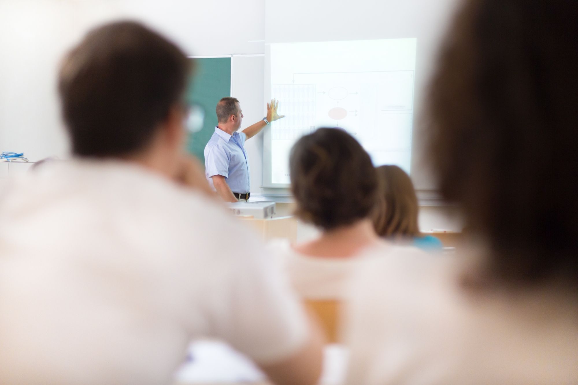Profesores universitarios en Madrid dejarán de ser excluidos para el complemento por investigación (Bigstock) Profesores universitarios en Madrid dejarán de ser excluidos para el complemento por investigación (Bigstock)