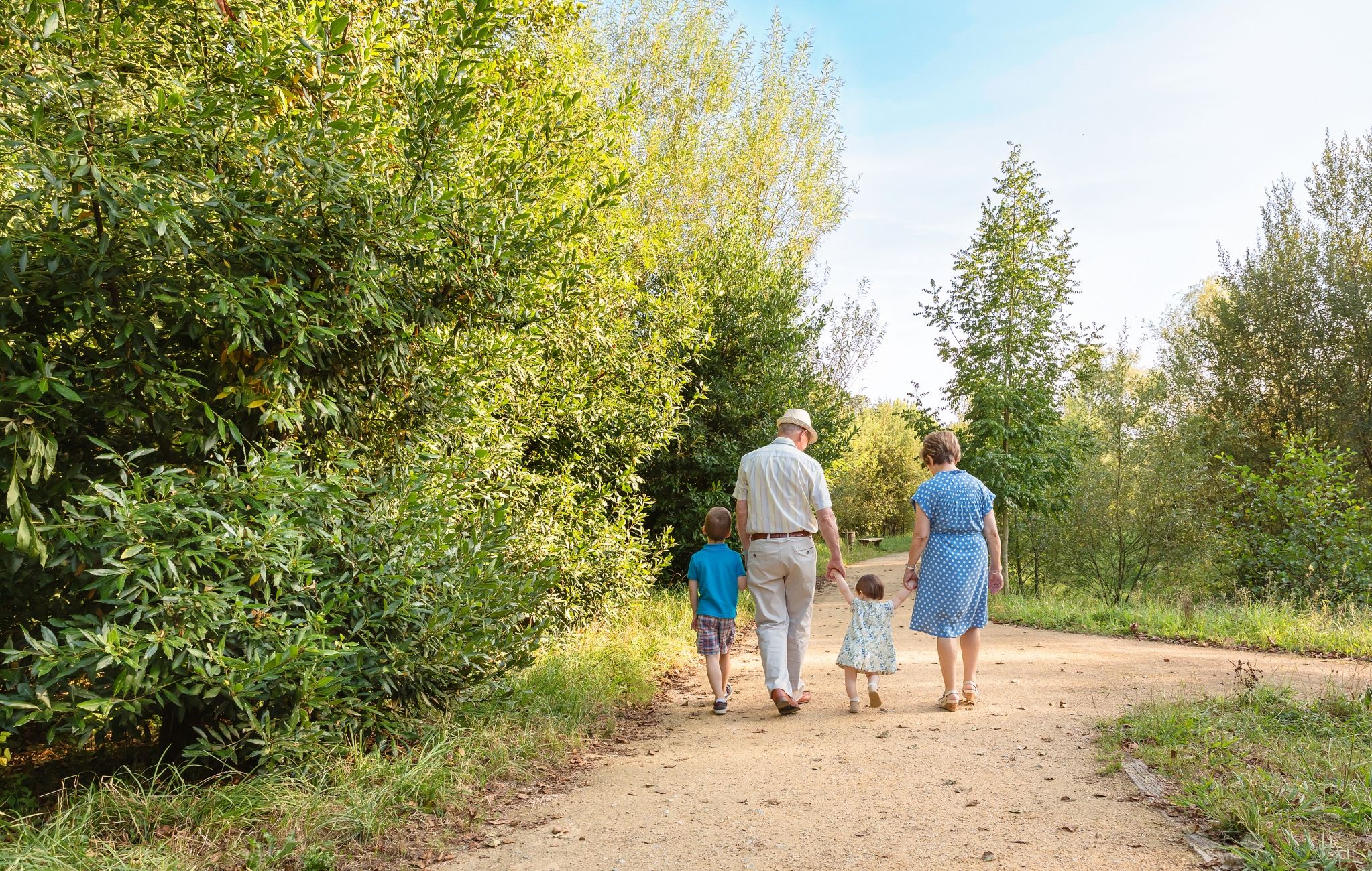 Siete de cada diez familias recurren a los abuelos para cuidar de los menores durante el verano (Bigstock)