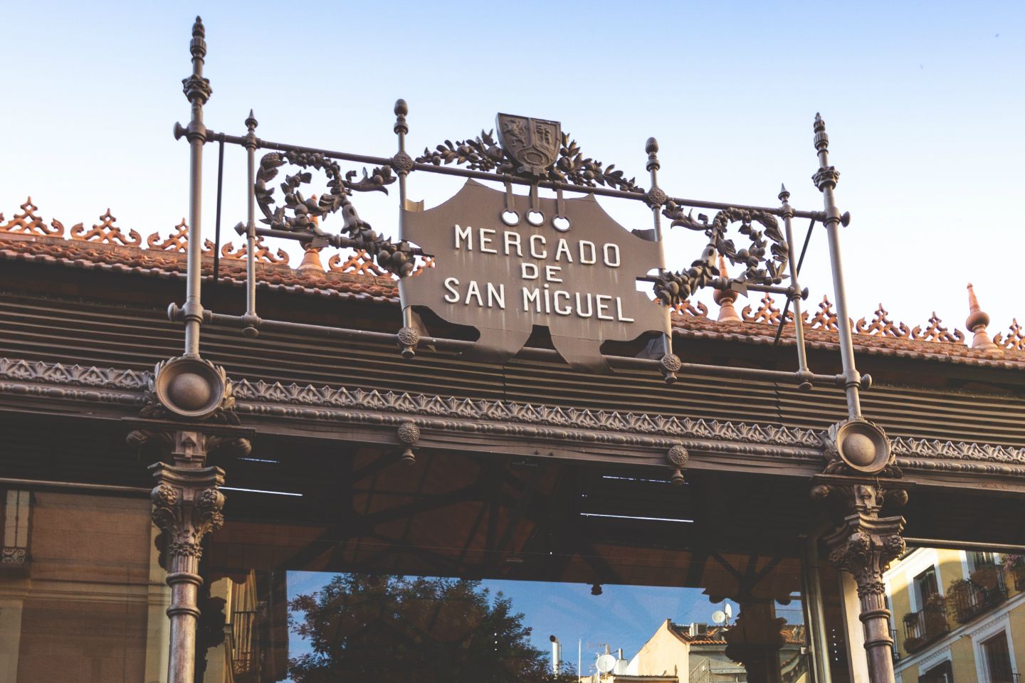 Fachada histórica del Mercado de San Miguel (mercadodesanmiguel.es)
