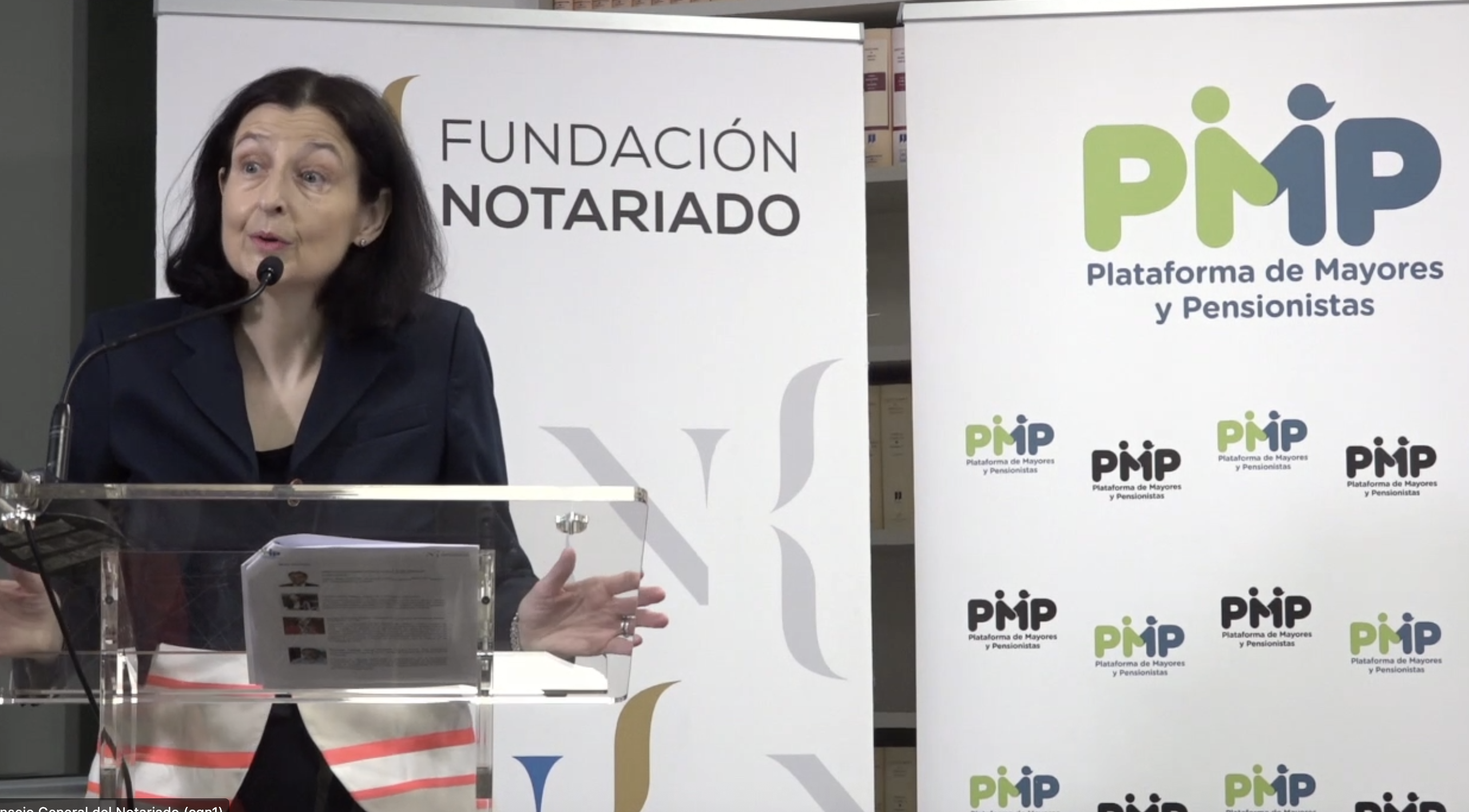 Notarios piden fomentar 'pactos asistenciales' y de ayuda mutua para combatir la soledad de mayores