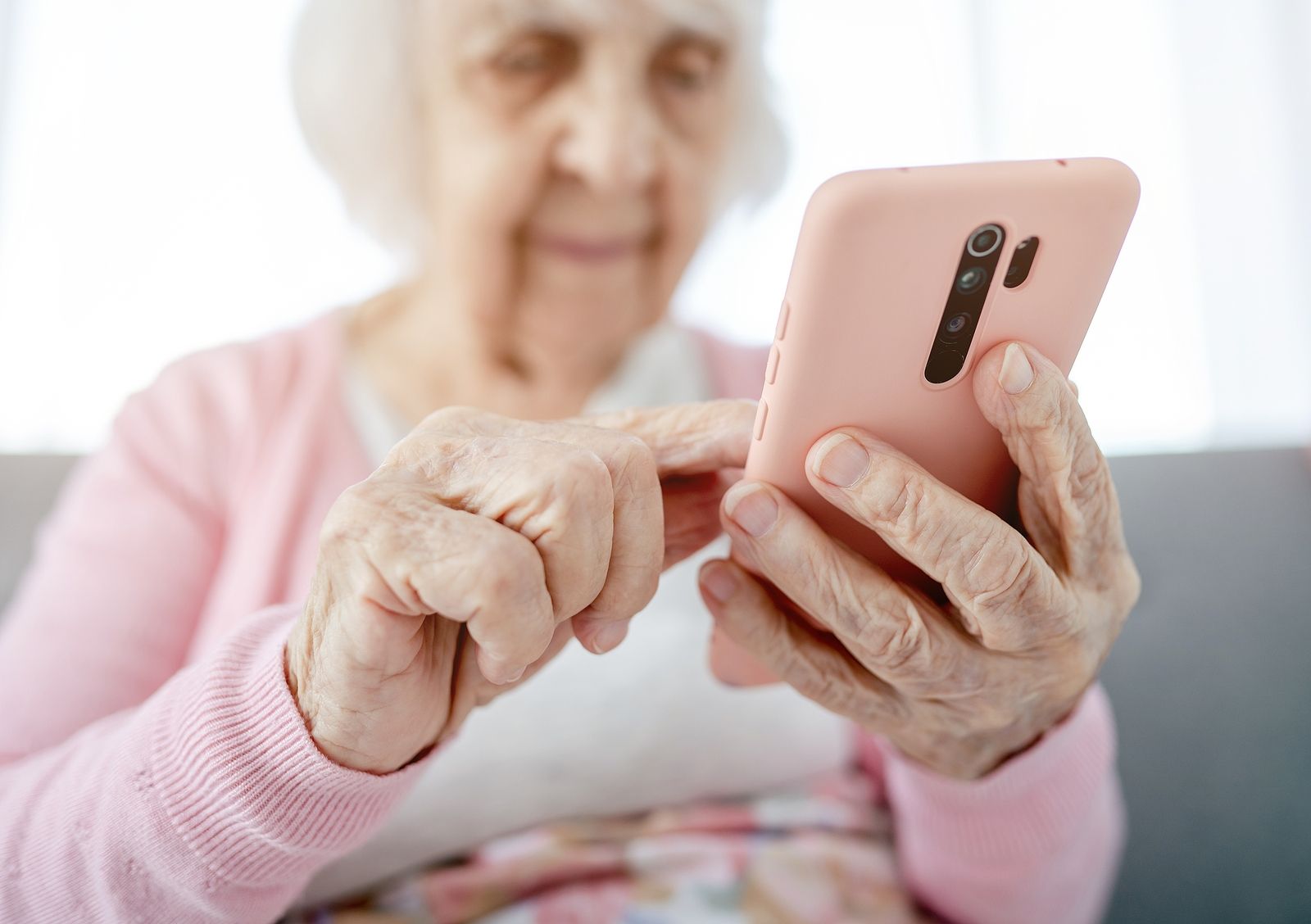 El edadismo tecnológico alcanza a más de 3,5 millones de personas, según UGT El edadismo tecnológico alcanza a más de 3,5 millones de personas, según UGT
