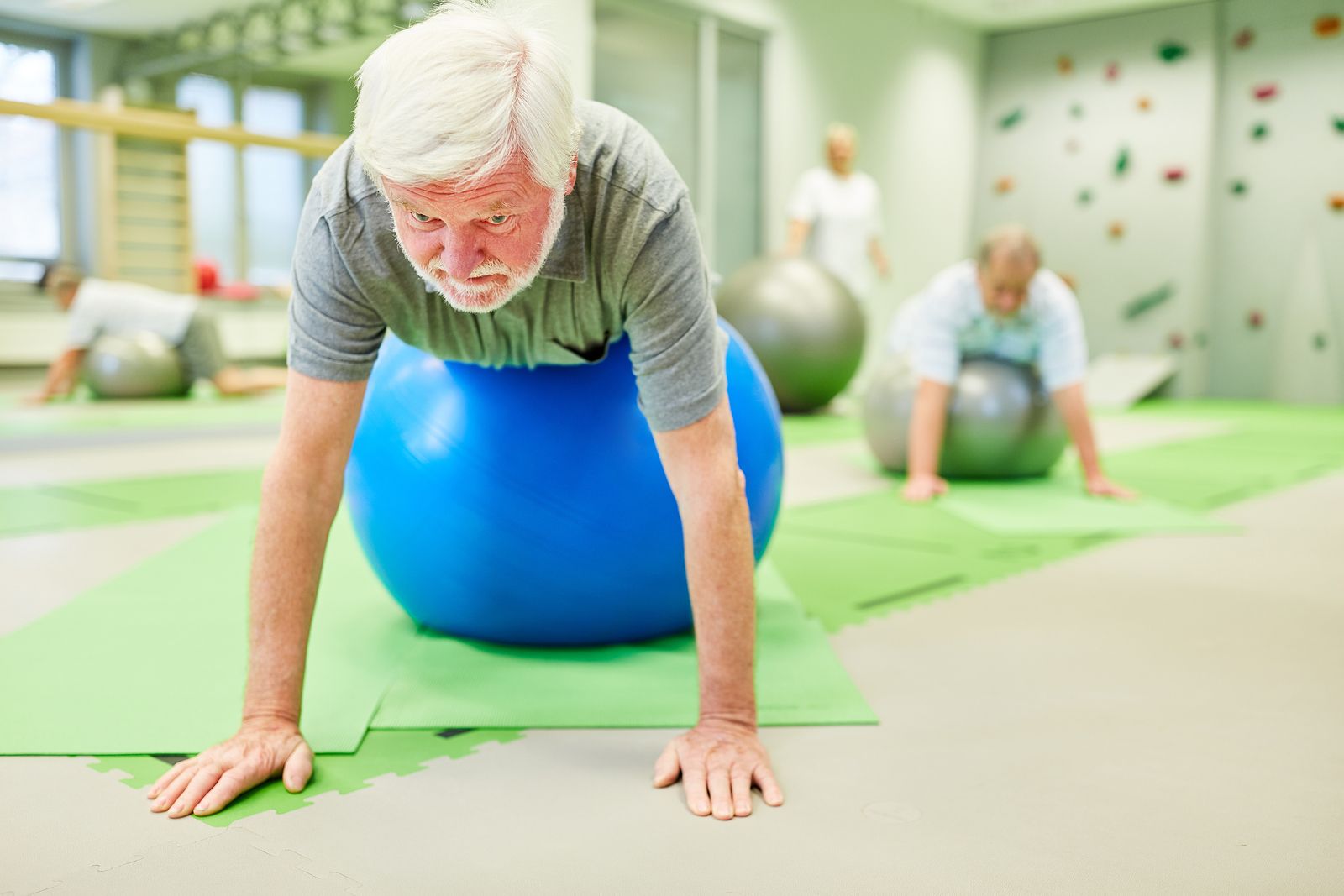 Consejos básicos para que los mayores cuiden su salud articular