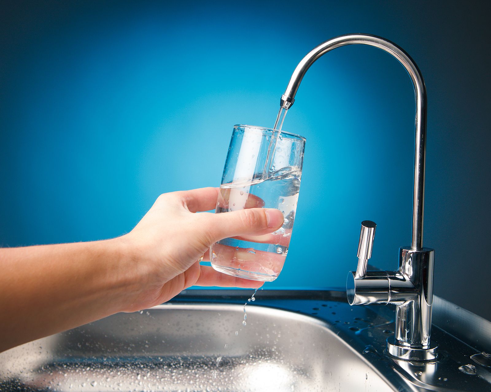 Cuidado: esta estafa de los filtros de agua tiene como víctimas principales a las personas mayores