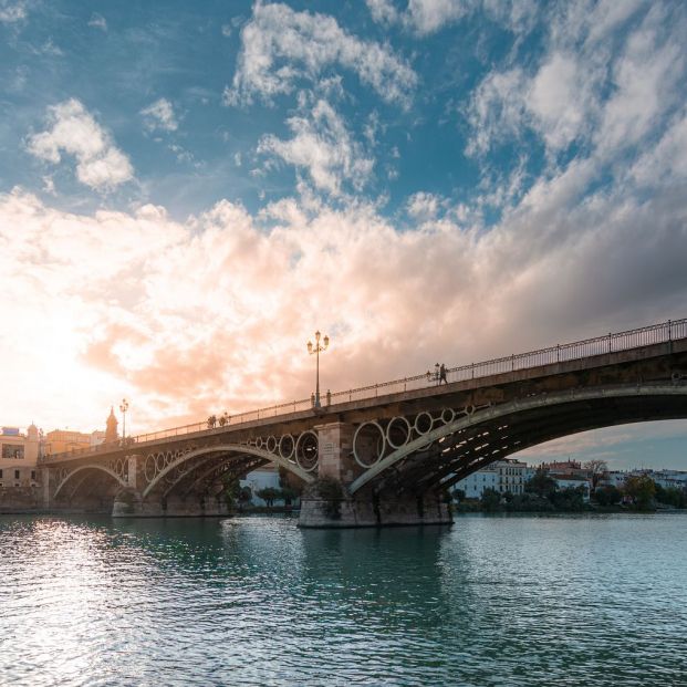 Puente de Triana de día