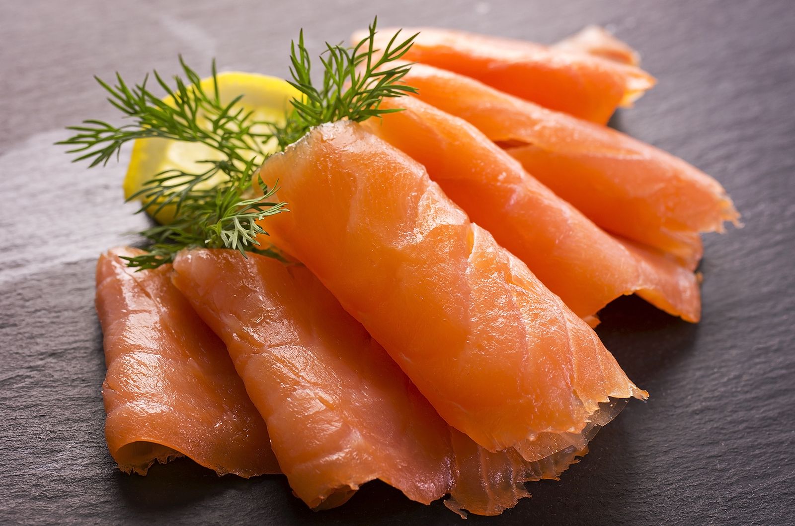 El truco para preparar salmón ahumado en casa