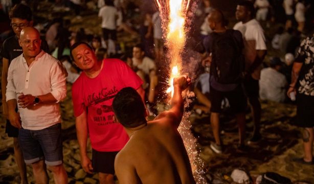Consejos para evitar secuelas en los ojos durante la noche de San Juan. (Kike Rincón/Europa Press)