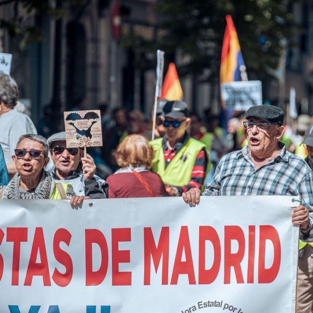 europapress 5121592 manifestantes pancartas manifestacion contra reformas pensiones llevadas 1 1 621x621