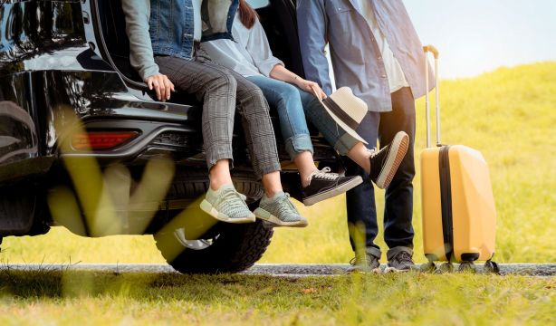 Sigue estos consejos indispensables de la Policía para evitar robos en tu coche este verano (Bigstock)