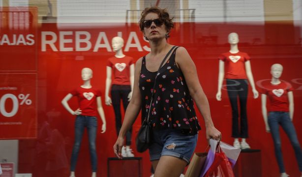 Cuenta atrás para las rebajas de verano 2025: las fechas clave de todas las tiendas