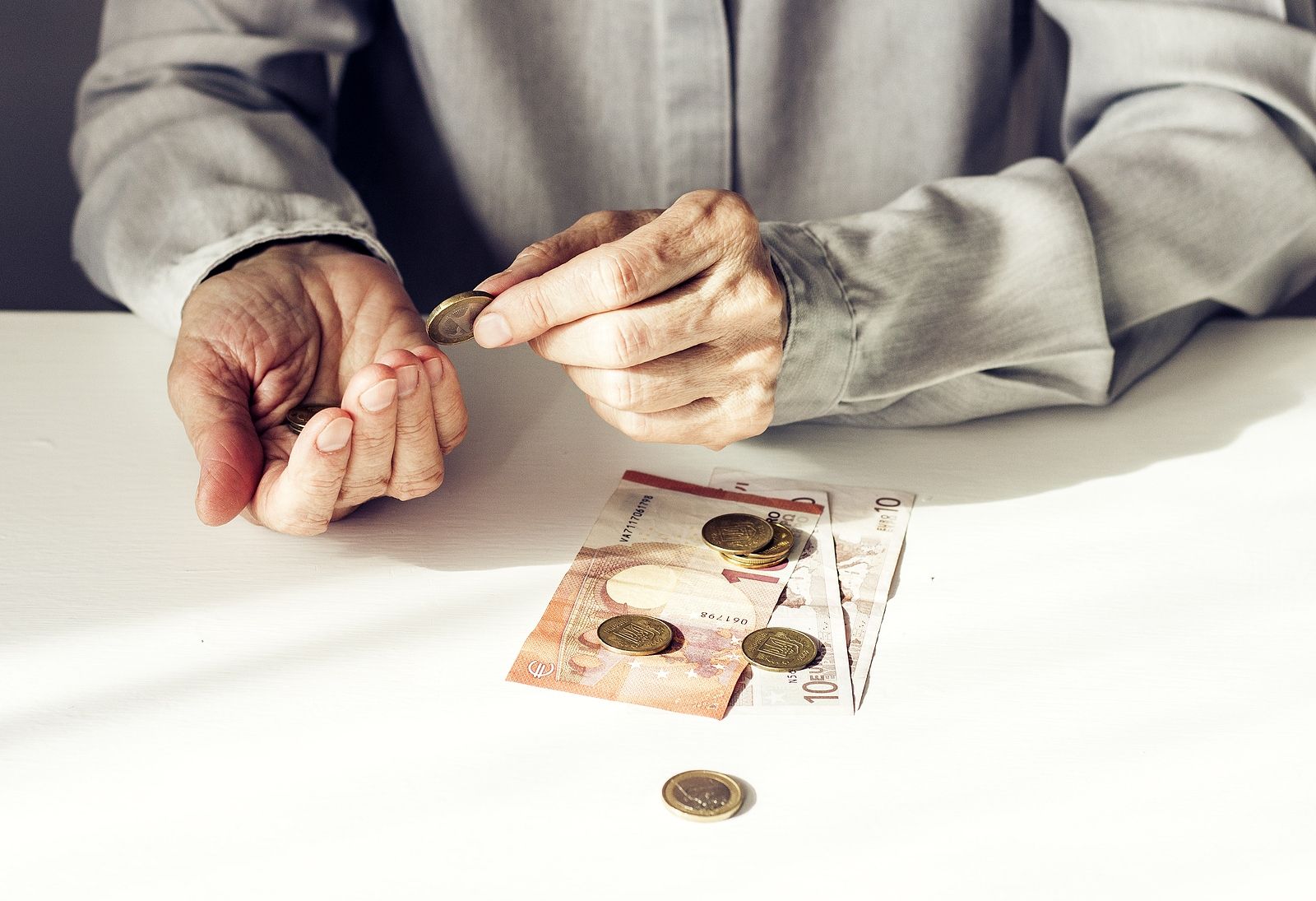 Pensiones de miseria: los jubilados no contributivos viven con 566 €  y por incapacidad cobran 623