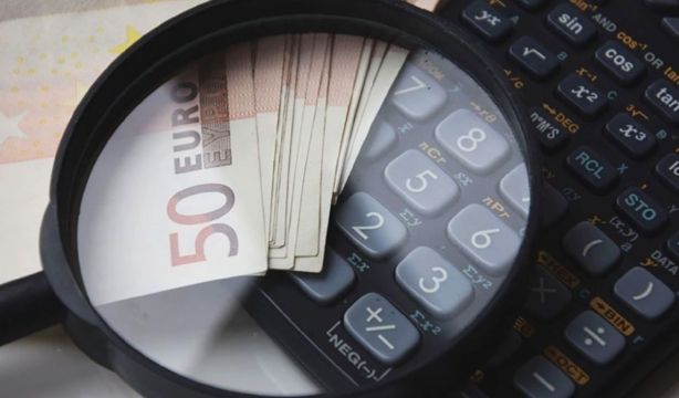 Los minicréditos disparan su coste pese a la bajada de tipos: hasta un 200% más caros
