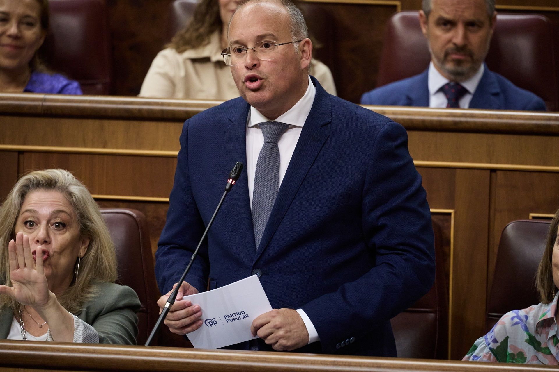 Bronca monumental en el Congreso: insultos, gritos de dimisión y llamadas al orden