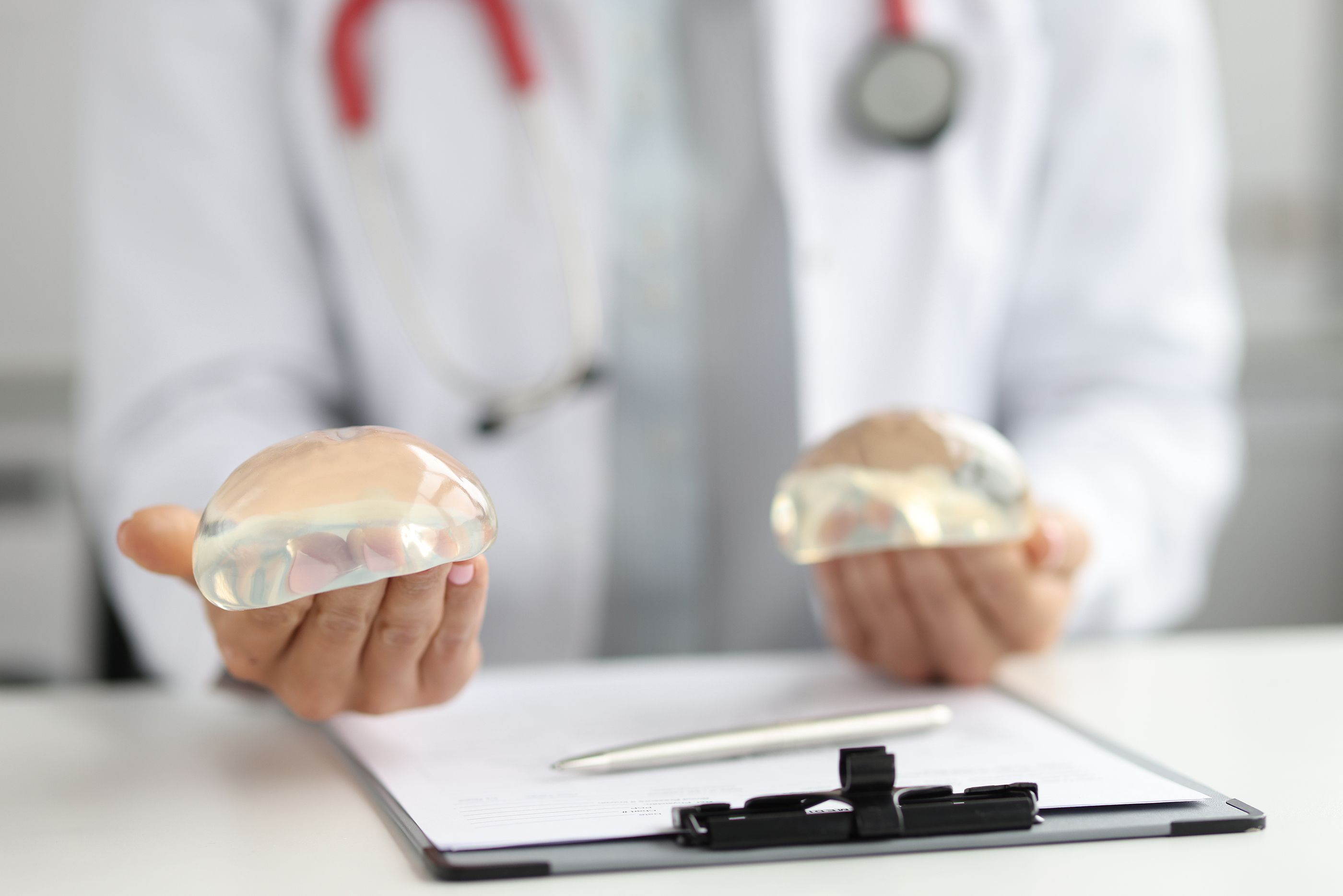 Sanidad informa de 102 casos de linfoma raro asociado a implantes mamarios en la última década (Bigstock.)