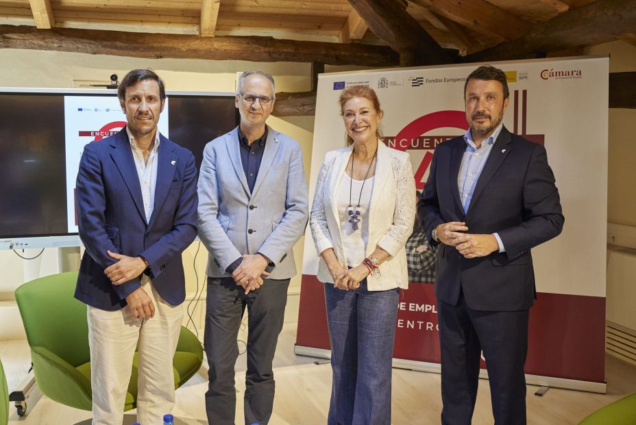 Cámara de Comercio de Avilés, a los sénior: "Las empresas no pueden prescindir de vuestro talento" Cámara de Comercio de Avilés, a los sénior: "Las empresas no pueden prescindir de vuestro talento"