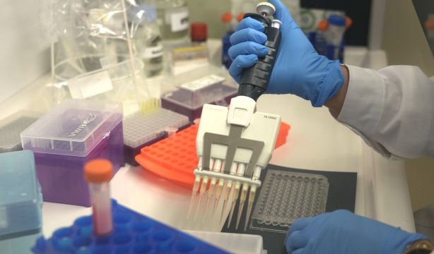 Pacientes reclaman acceso equitativo a los ensayos clínicos, sin distinguir entre "viejos o jóvenes"