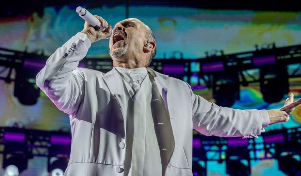 El público madrileño se rinde ante Miguel Bosé: "Mi hogar, al que pensé que no iba a volver"