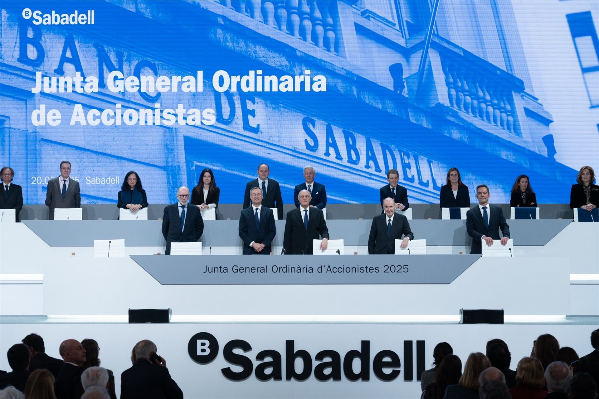 Incertidumbre entre los accionistas sénior del Sabadell