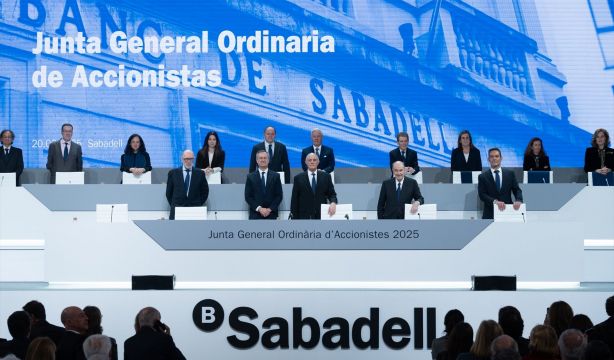 Incertidumbre entre los accionistas sénior del Sabadell
