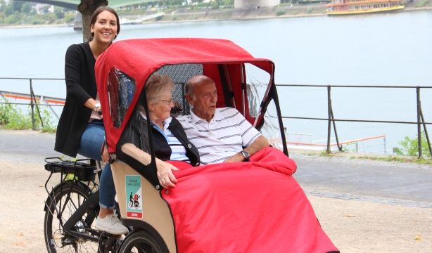 Hablando en plata: Cycling Without Age