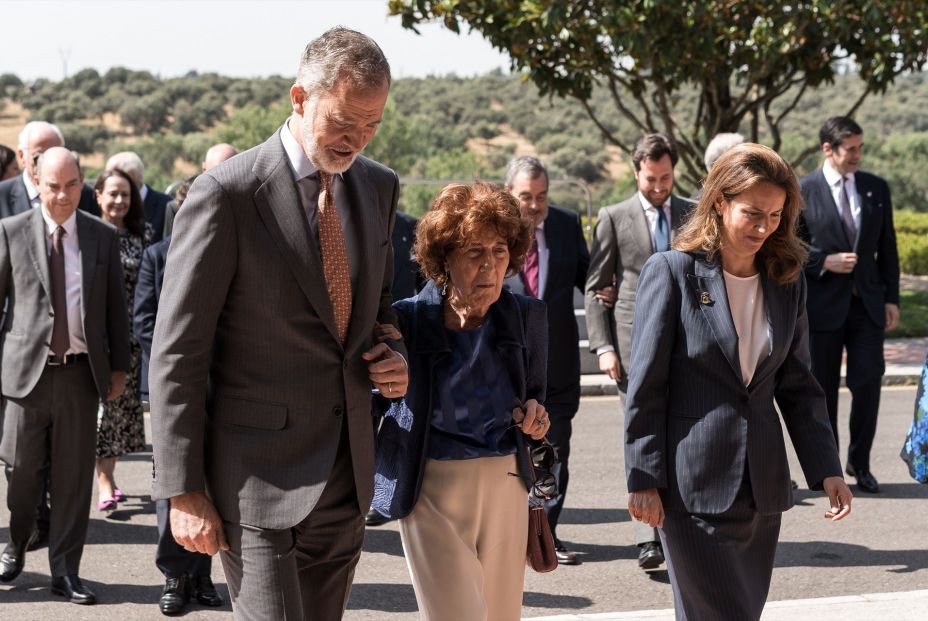 EuropaPress 6833488 rey felipe vi directora real academia historia carmen iglesias acto