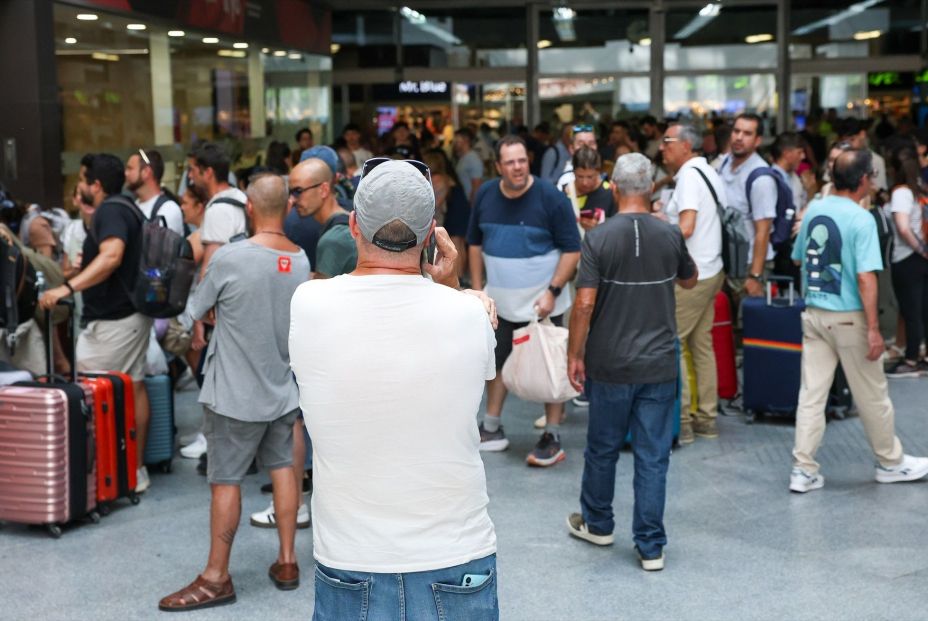EuropaPress 6833869 decenas personas esperan estacion atocha almudena grandes julio 2025 EuropaPress 6833869 decenas personas esperan estacion atocha almudena grandes julio 2025
