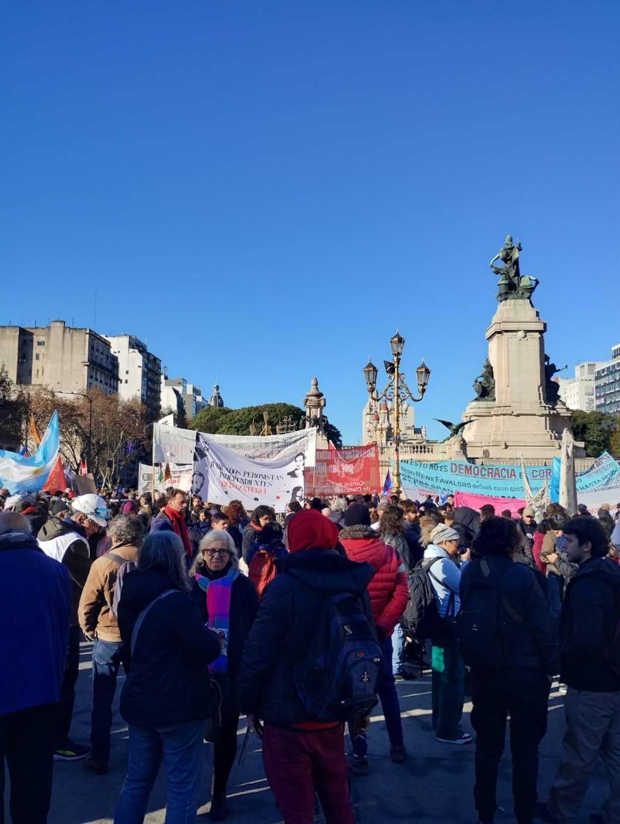 Miles de jubilados vuelven a salir a la calle en Argentina para exigir un aumento de las pensiones