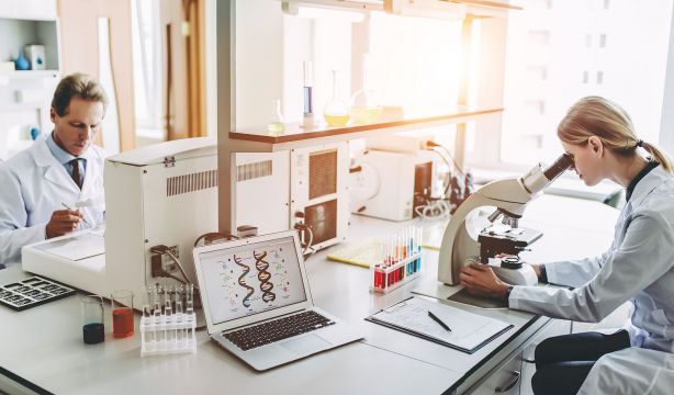 Novartis presena nuevos estudios sobre la eficacia sostenida de un fármaco para la esclerosis