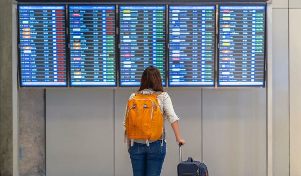 El truco del iPhone para ver los datos de tu vuelo sin mirar las pantallas del aeropuerto