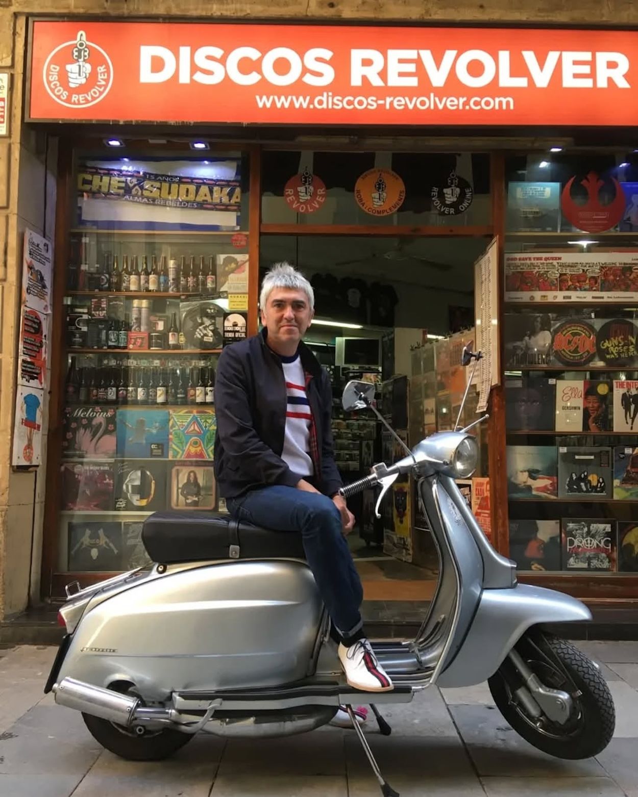 Cierra Discos Revolver, la mítica tienda de música de Barcelona
