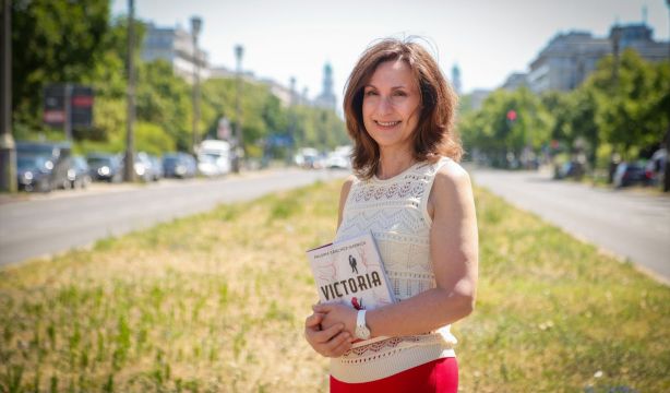 Paloma Sánchez-Garnica: "Parece que no aprendemos de una historia que se repite cíclicamente" Paloma Sánchez-Garnica: "Parece que no aprendemos de una historia que se repite cíclicamente"