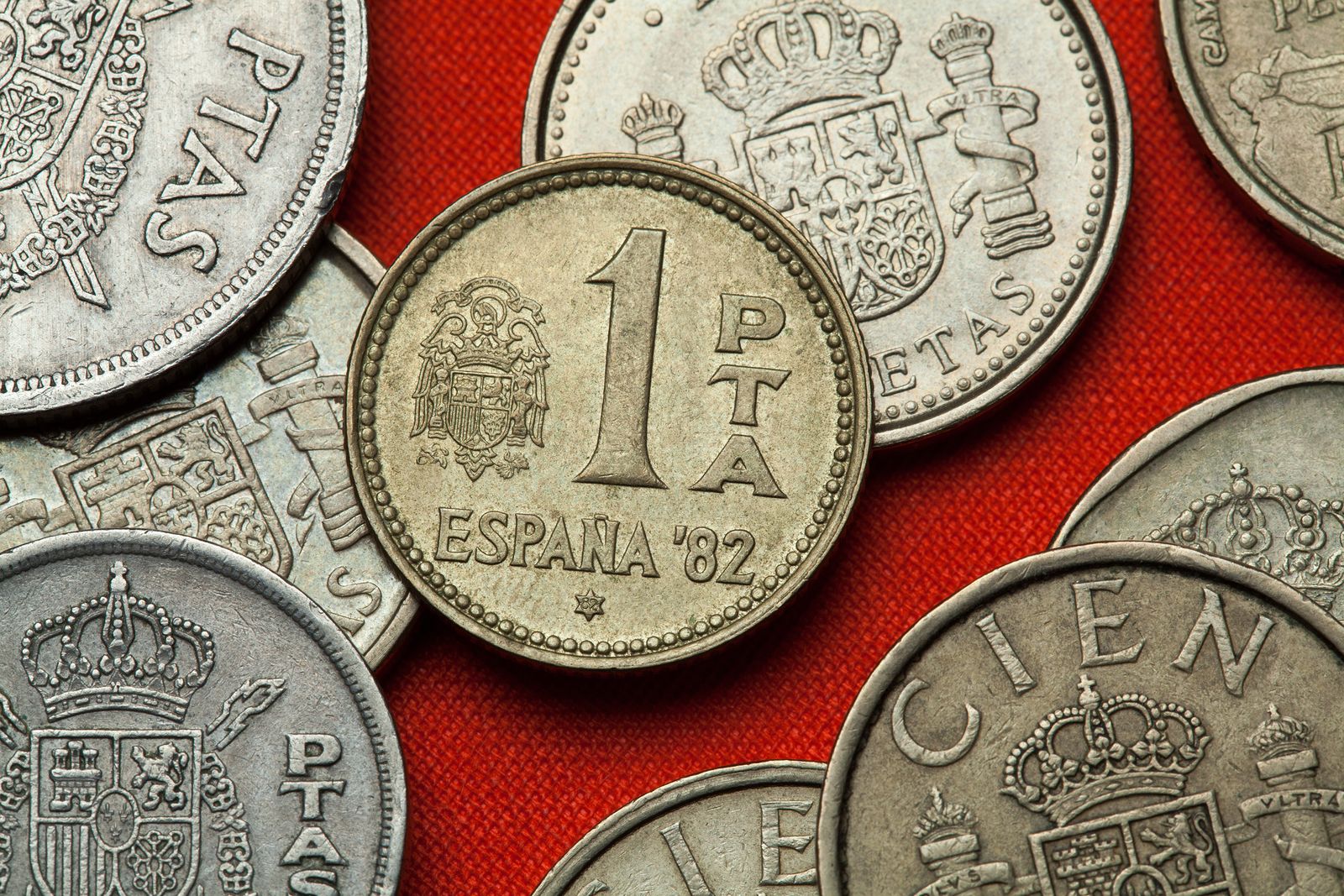 ¿Cuánto tiempo fue la peseta la moneda oficial en España?