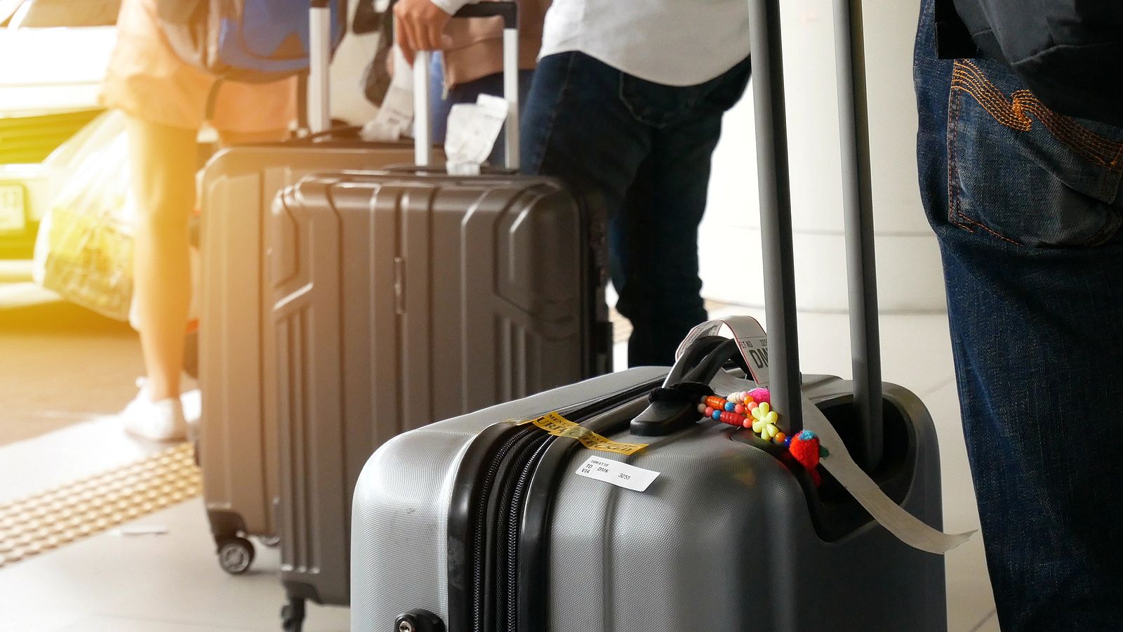 ¿Te vas de vacaciones al extranjero cobrando el paro? Si no haces este trámite, perderás la ayuda